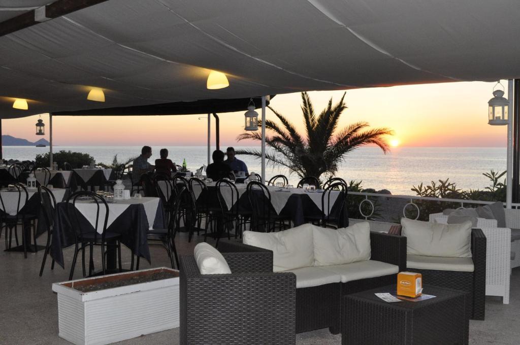 Hotel Ristorante La Scogliera - Nuova Gestione Piraino Kültér fotó