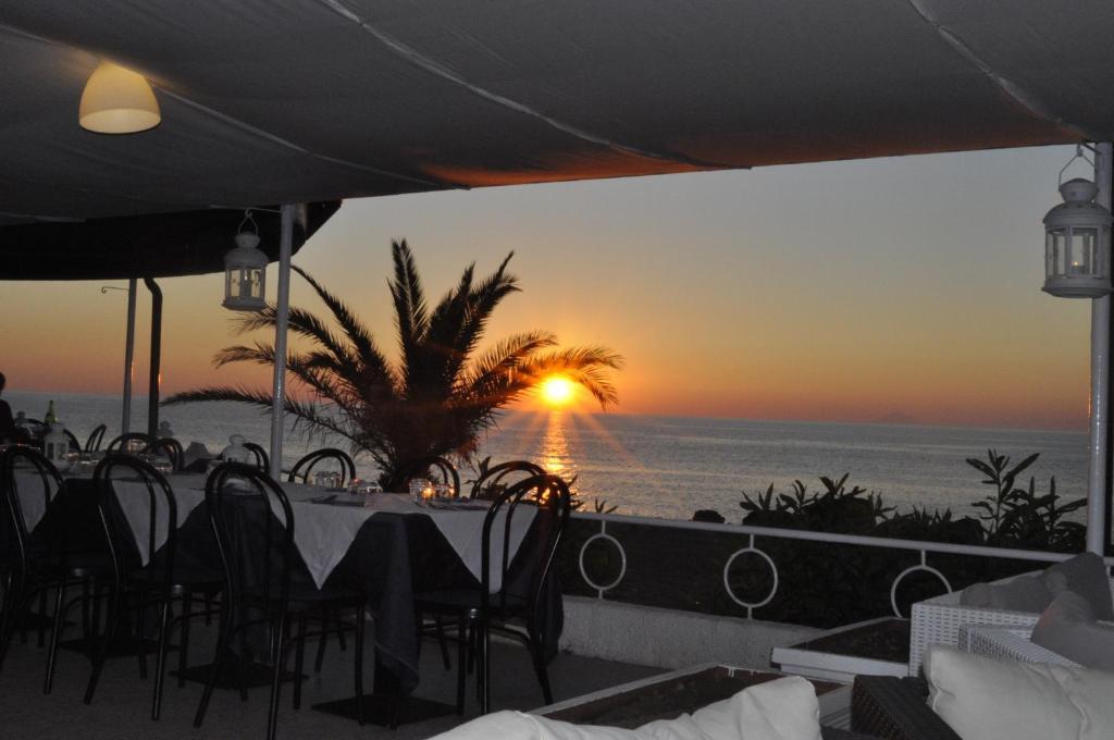 Hotel Ristorante La Scogliera - Nuova Gestione Piraino Kültér fotó
